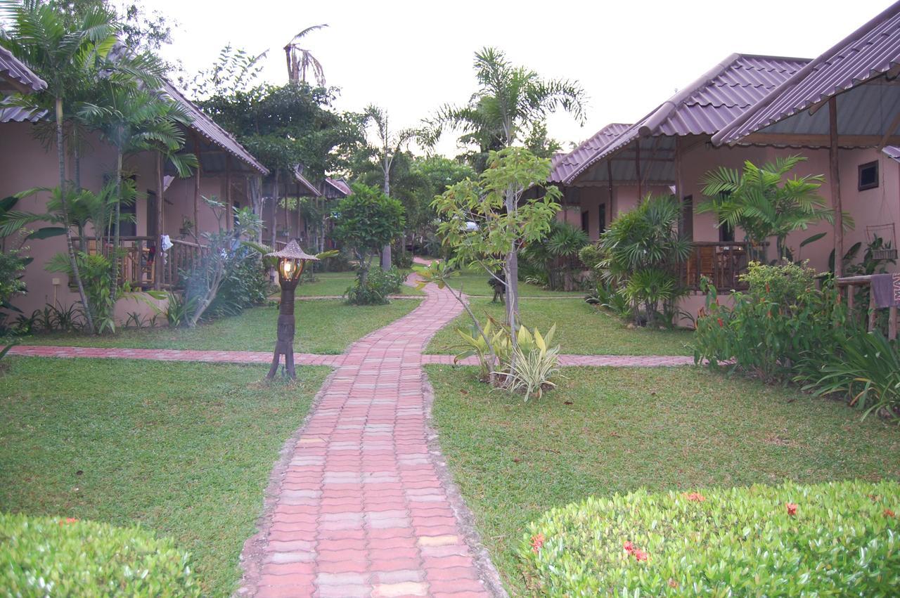 Bee Nat Garden Resort Bang Rak Beach  Exterior foto