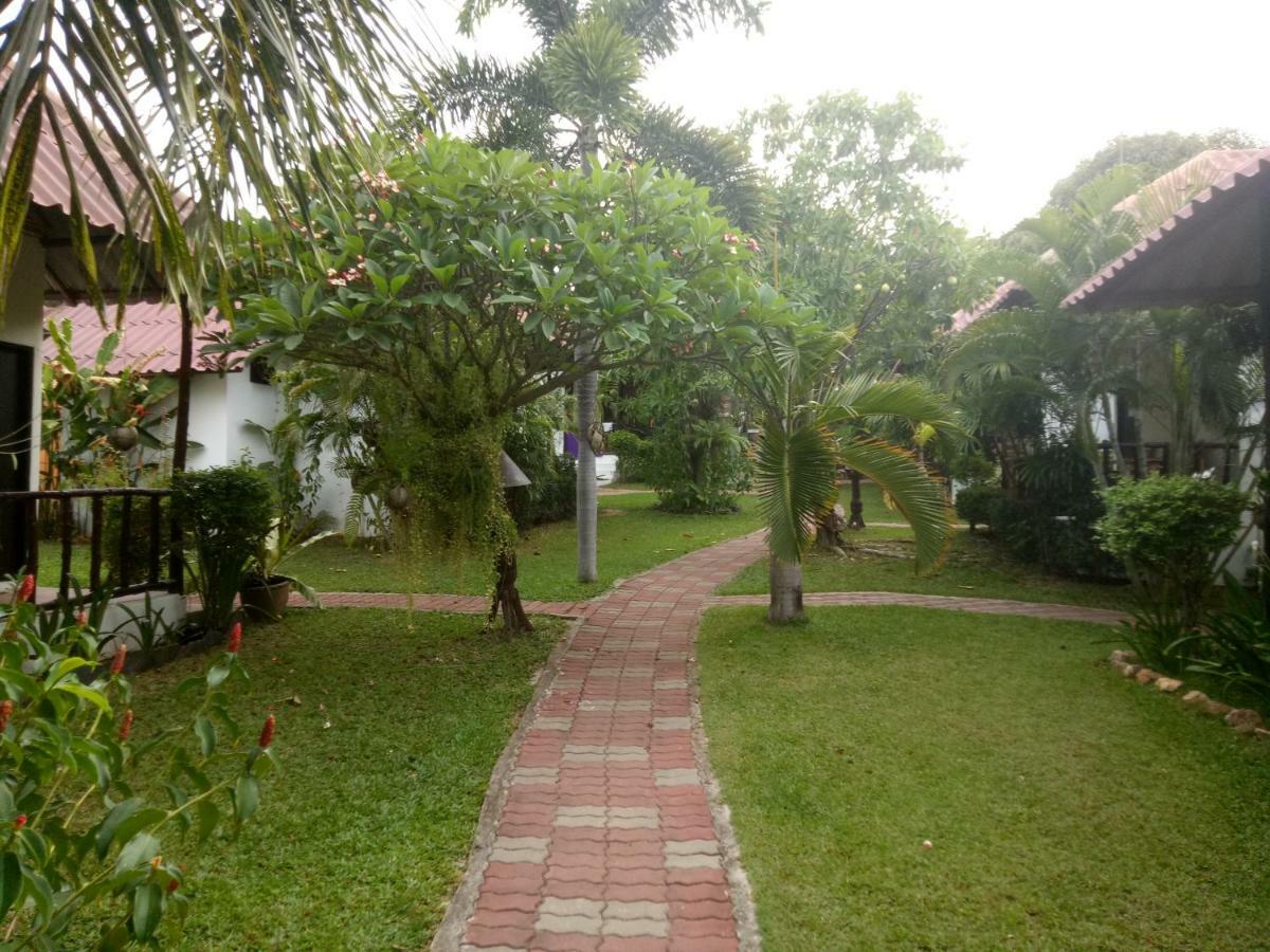 Bee Nat Garden Resort Bang Rak Beach  Exterior foto