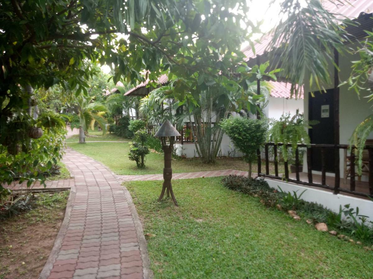 Bee Nat Garden Resort Bang Rak Beach  Exterior foto