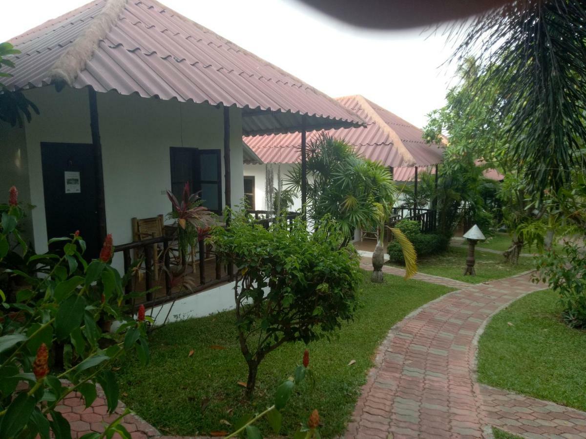 Bee Nat Garden Resort Bang Rak Beach  Exterior foto